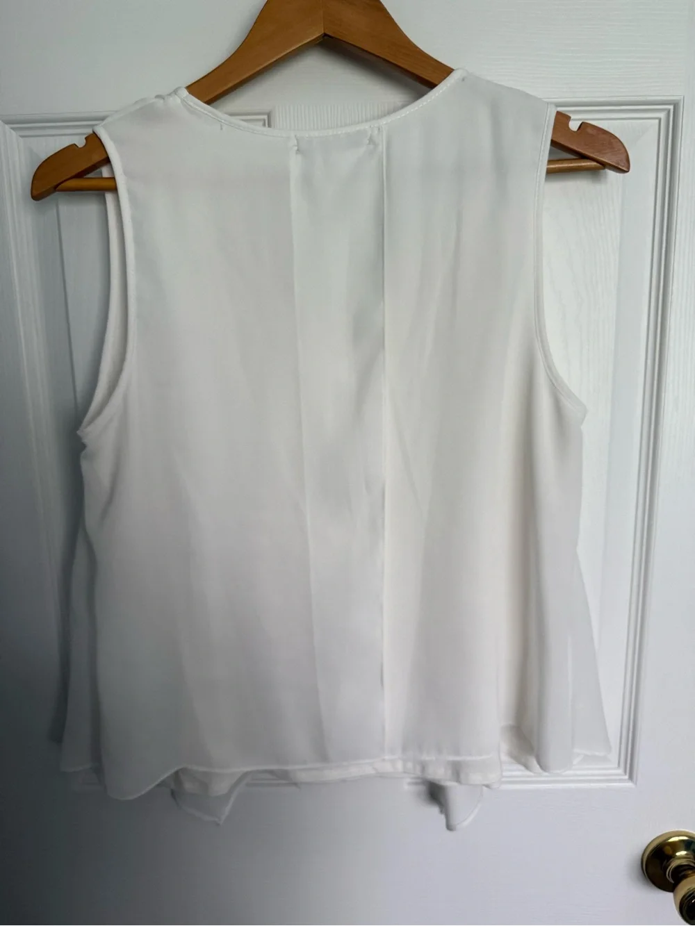 Green Envelope off white V-Neck Sleeveless Camisole - Picture 4 of 5